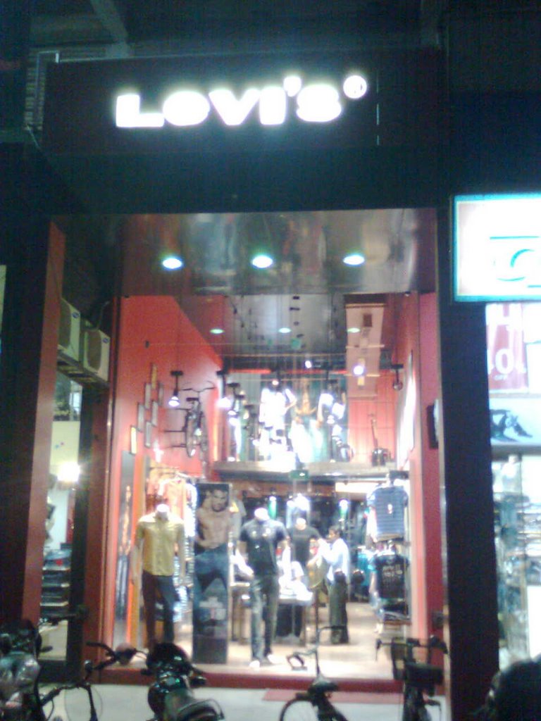 Levis Store, Биласпур