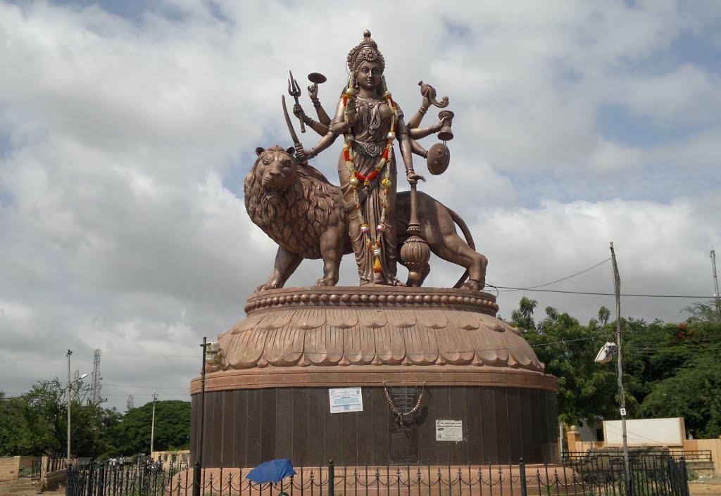 Devi  Statue,KHB Colony, Sidiginamola, Bellary, Karnataka 583103, India, Беллари
