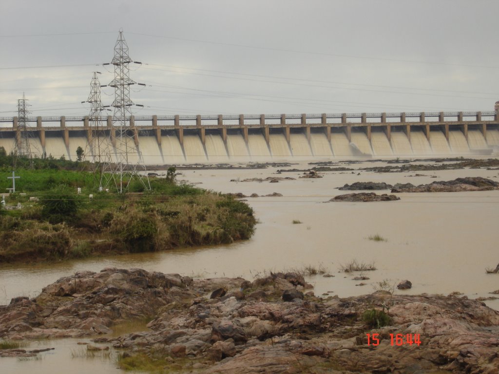 T B Dam Gates, Бияпур