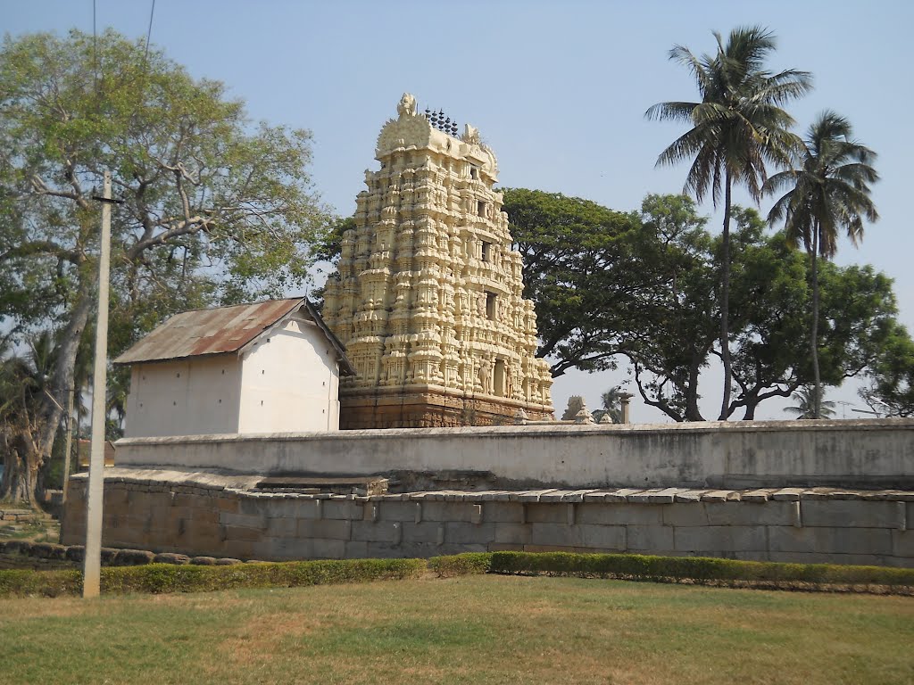 The chariot shed & the gopuram of Someshwara temple., Колар Голд Филдс