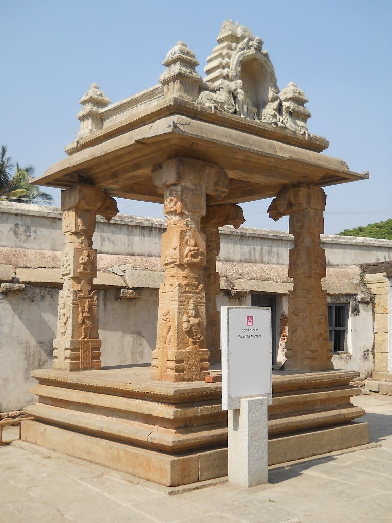 Vasantha Mantapa (Marriage Podium) inside the Someshwara temple complex., Колар Голд Филдс