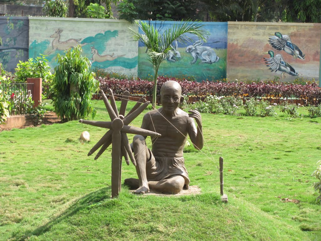 Gandhiji in the park, Хубли