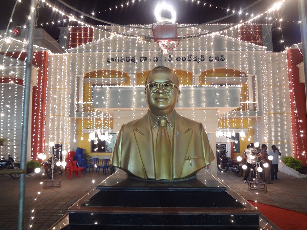 Dr. B.R. Ambedhkar statue @ Dr. B.R. Ambedhkar Bhavan , Govt General hospital KakinadaKakinada, Какинада