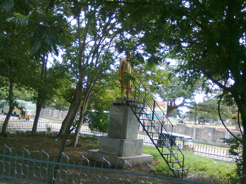 A statue at PR Degree college  Kakinada (G.John Babu), Какинада