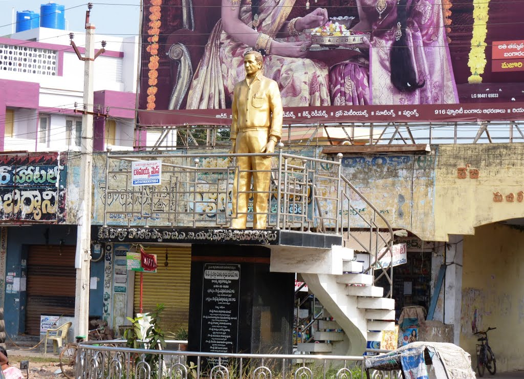 Statue of Sri Borra Venkataswamy , Machilipatnam, Мачилипатнам