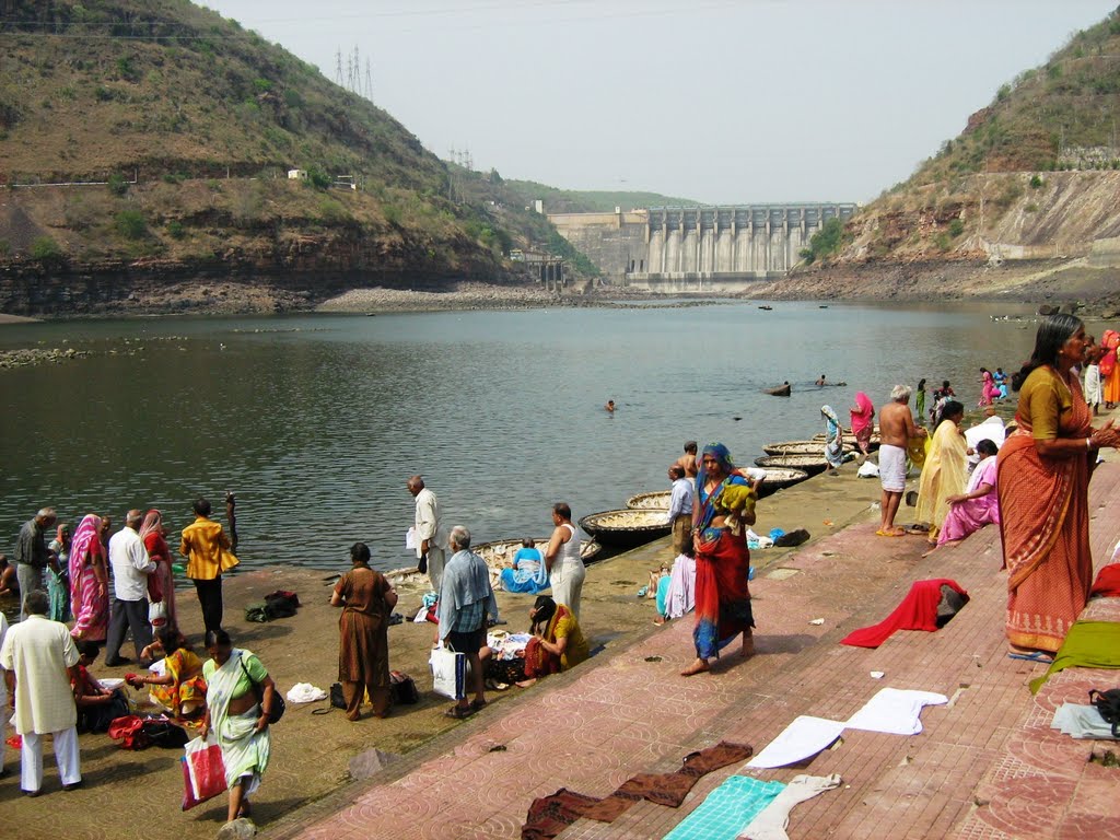Srisailam-Mallikarjun : Pilgrims at Krishna River, Нандиал