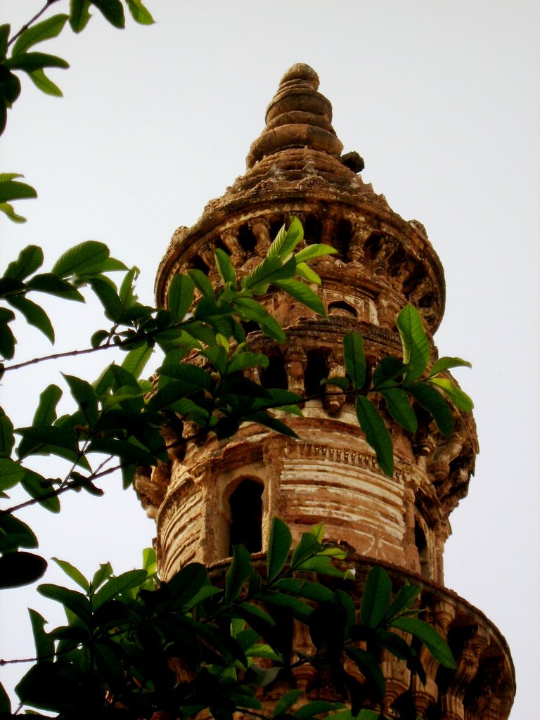 The Hanging Minar, Ahmedabad (Built in 1452 AD by Sidi Bashir), Ахмадабад
