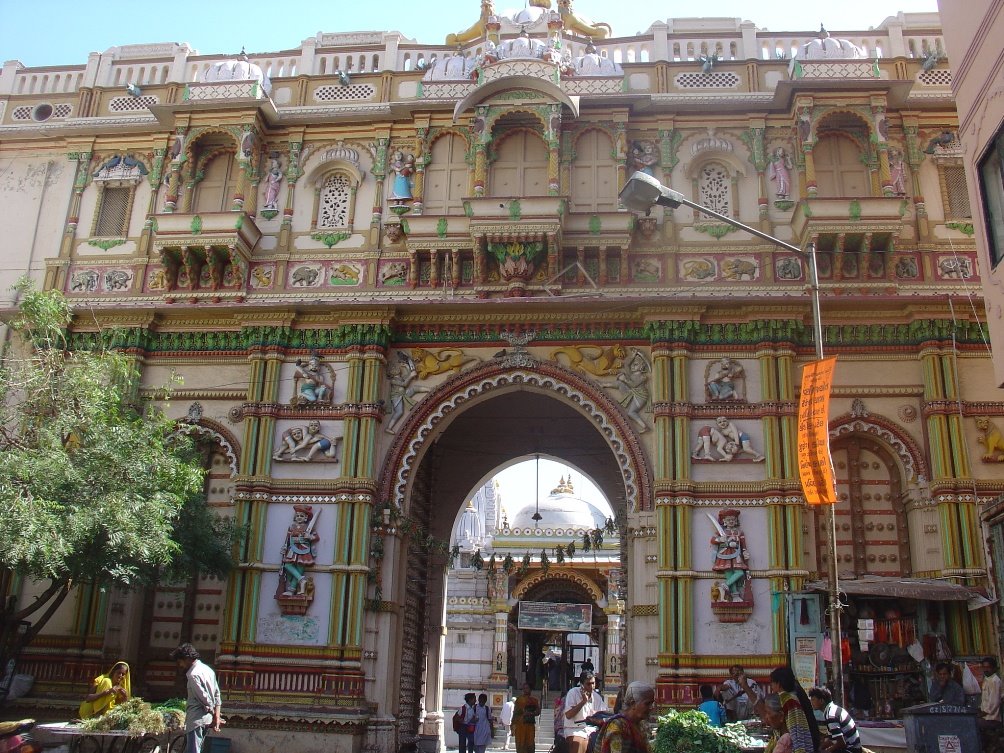 Swaminarayan temple - the gate, Ахмадабад