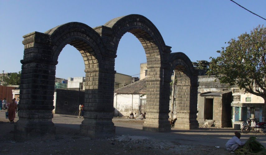 ruined gate, Веравал