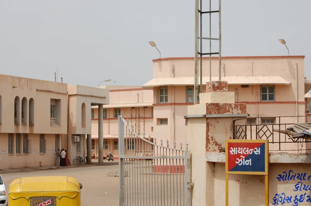 DPAK MALHOTRA, entrance Shri Gandhi Samark Hospital, Surendernagar, गुजरात भारत Gujarat Bharat ગુજરાત ભારત દેશનું, Дхорайи