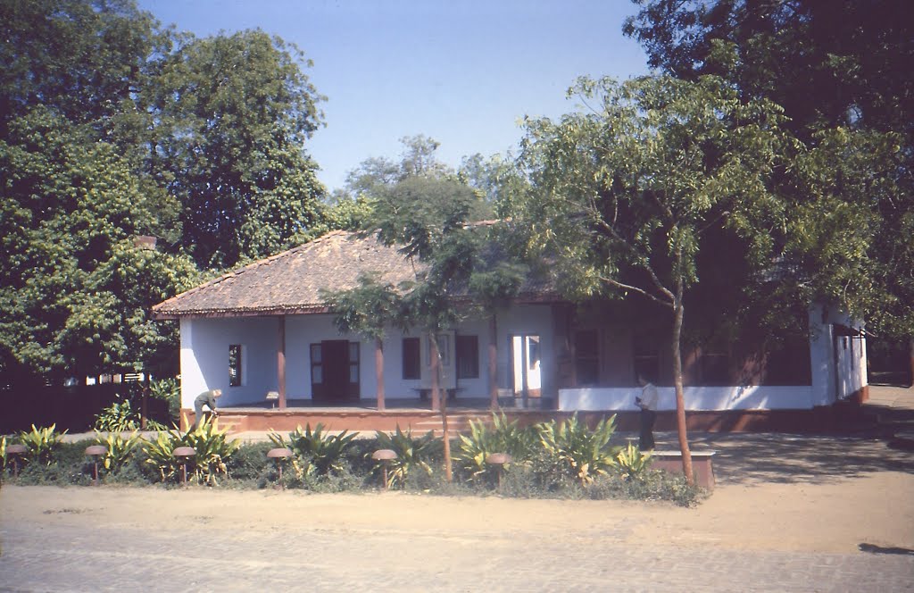 1987 Guest house près de Anand, Надиад