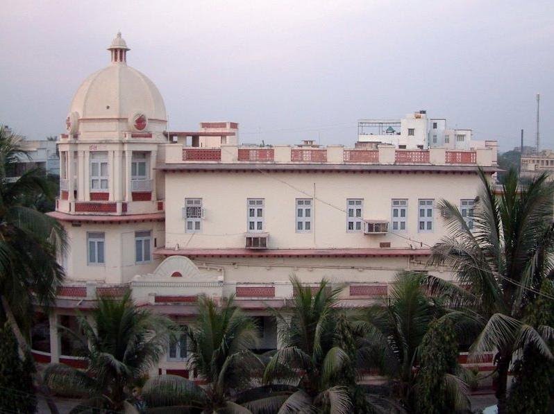 राजरत्न शेठ श्री नानजी कालिदास महेता का स्वस्तिक भवन ....Raju Odedra Mo . .  .  7698787895, Порбандар
