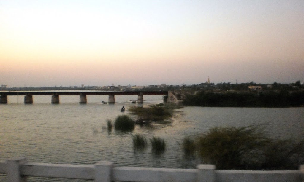 P1021166 Karli Bridge -water drained from Mokar Sagar18.20.19, Порбандар