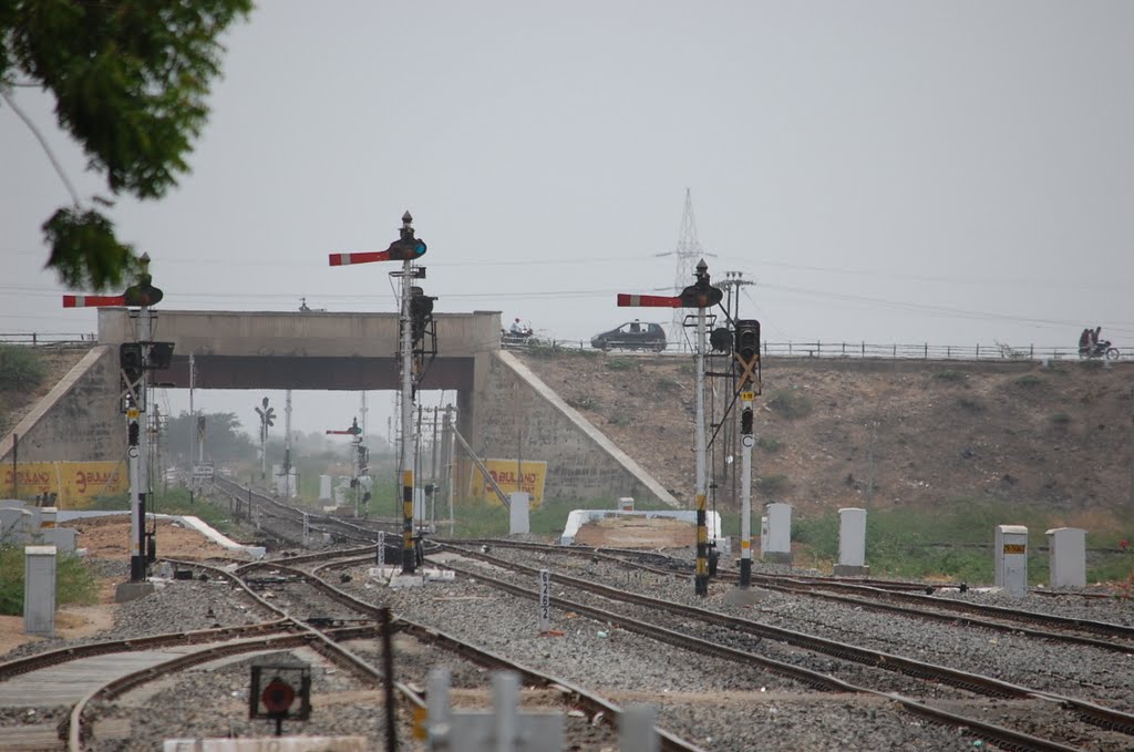 DPAK MALHOTRA, Road Bridge, Surendernagar Junction Railway Stn, गुजरात भारत Gujarat Bharat ગુજરાત ભારત દેશનું, Сурендранагар
