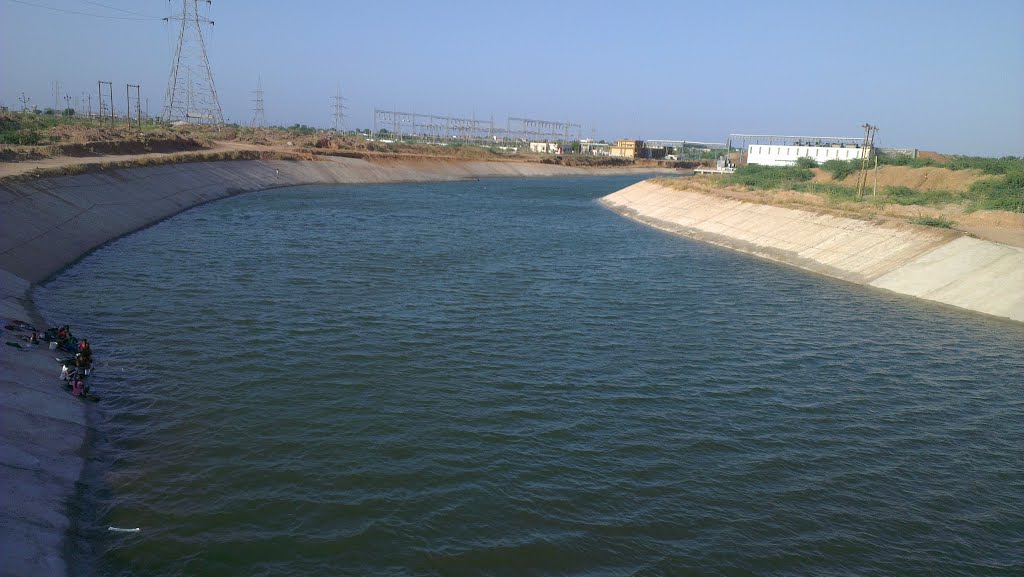 Beautiful Narmada canal near Surendranagar, Сурендранагар