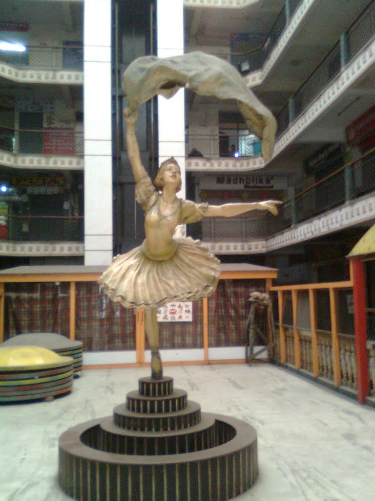 Statue in sriram plaza, Дханбад