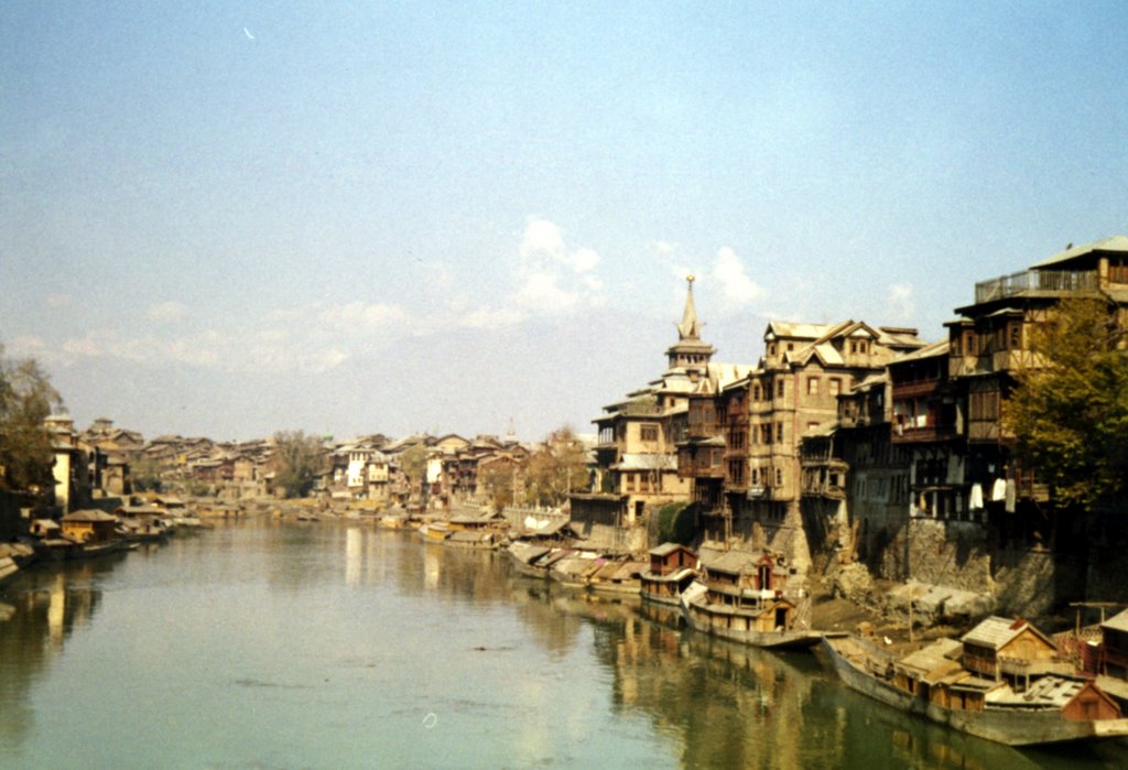 श्रीनगर/سِرېنَگَر   Srinagar along the Jhelum river 1972 (i), Сринагар