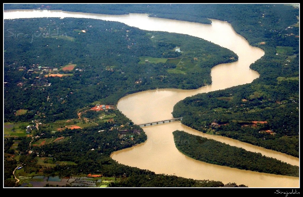 A bridge through the gods own country..!! Chaliyar Puzha, Calicut, Кожикод