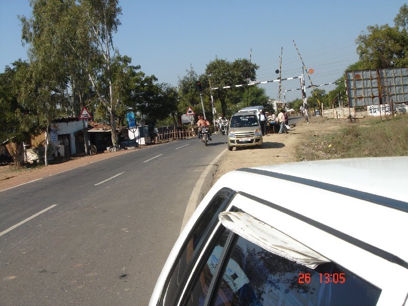 railway crossing at salamatpur, Барейлли