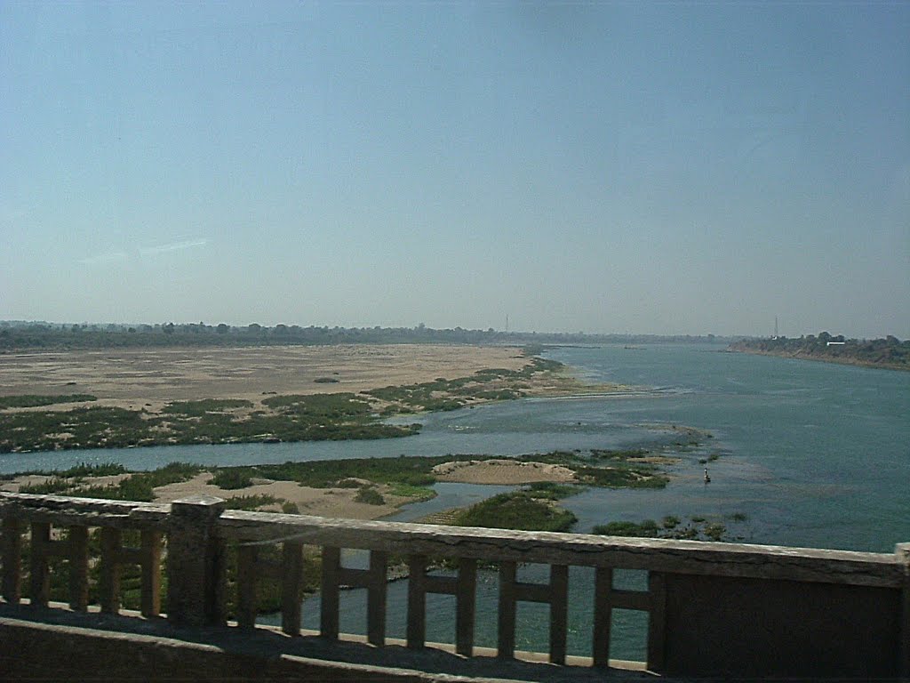 River Narmada near Hoshangabad, Барейлли
