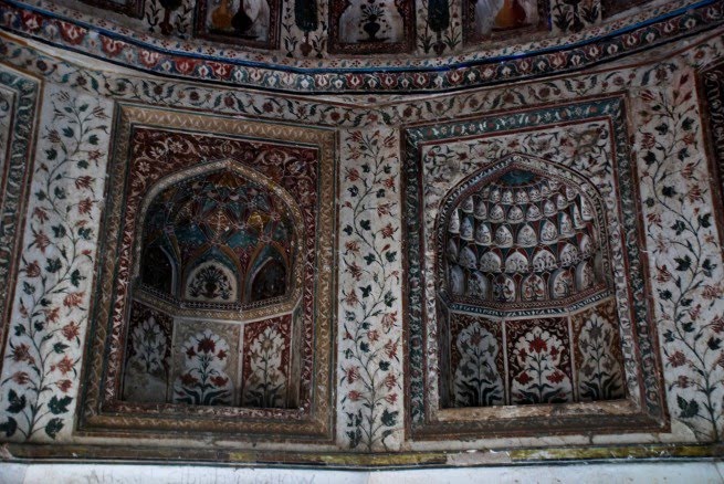 बेगम शाहशुजा का मकबरा (Details of paintings inside the dom ), Бурханпур