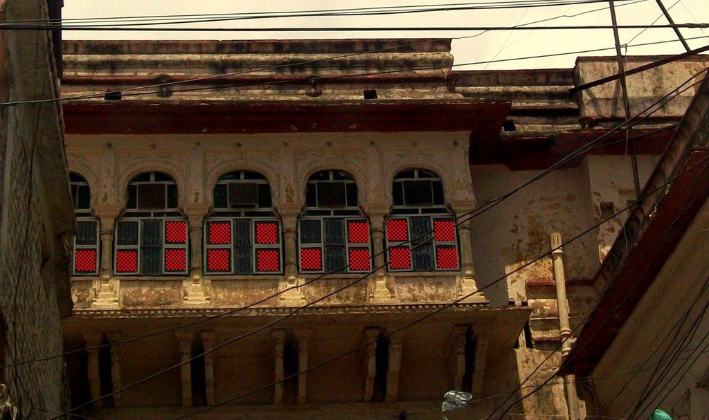 An Old House in  Ibrahimpura, Bhopal with red window-panes, Бхопал