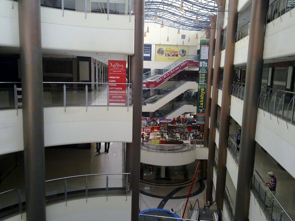 D. D. Mall inside view at Gwalior, Гвалиор