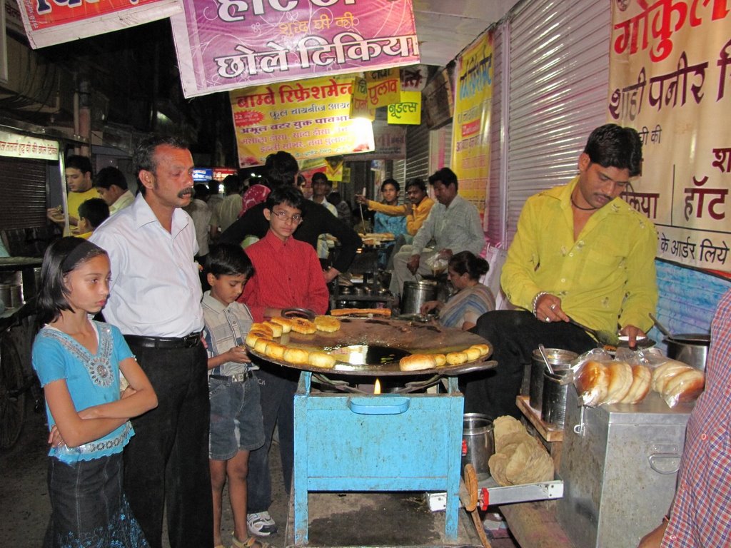 Famous Night Chaat of  Sarafa bazar, Indore, Индаур