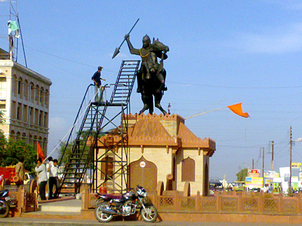 Maharaja Chatrasal Statue, Near Bombay Hospital, Indore, Кхандва