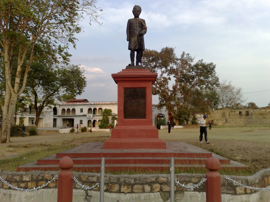 Late Maharaja Gulab Singh statue, Рева