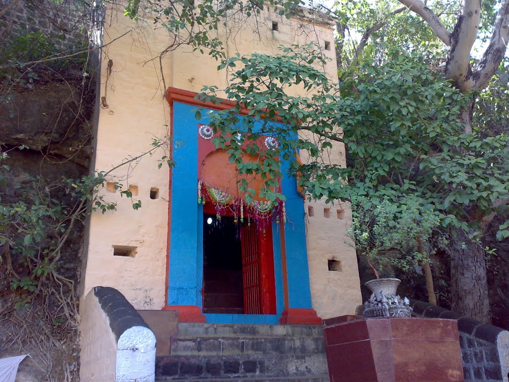Aadya Kavi Mukundraj Swami Samadhi Mandir - Ambejogai, Ахмаднагар