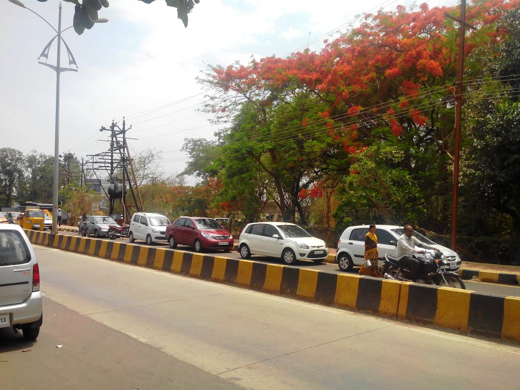 Road in front of Dhairya Prasad Hall Kolhapur, Колхапур
