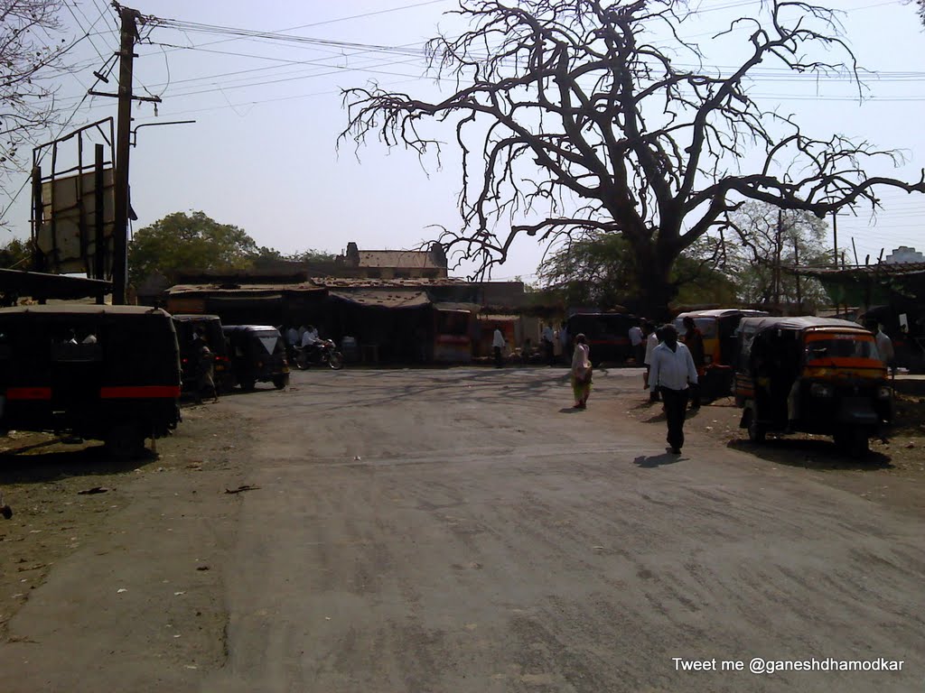 Busstop at Khandvi (Maharashtara State HIghway 194), Малегаон