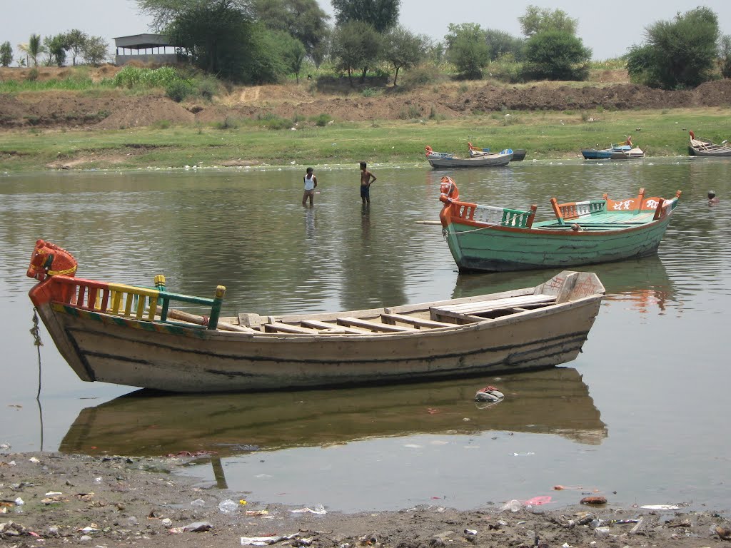 Chandrabhaga river and boats, Пандхарпур