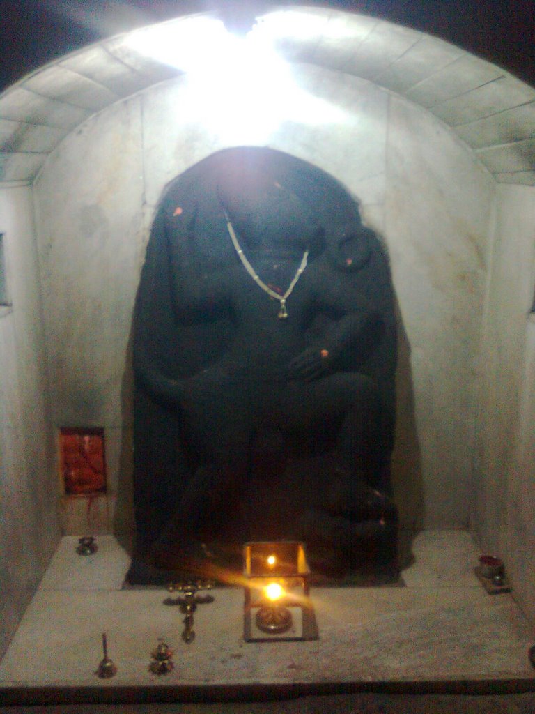 अजिंक्यतारा येथील मारुती. God Maruti idol in the temple at Fort Ajinkyatara., Сатара