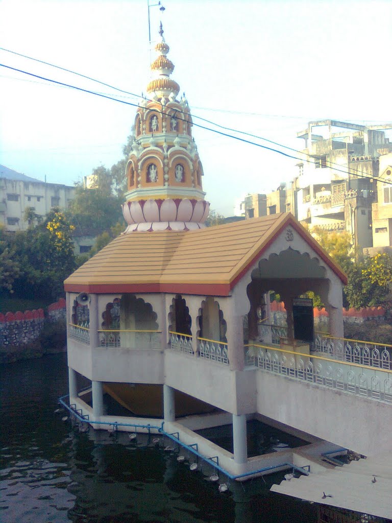 श्री फुटका तलाव गणेश मंदिर, सातारा.  Ganesh Temple in the Lake at Satara, Сатара