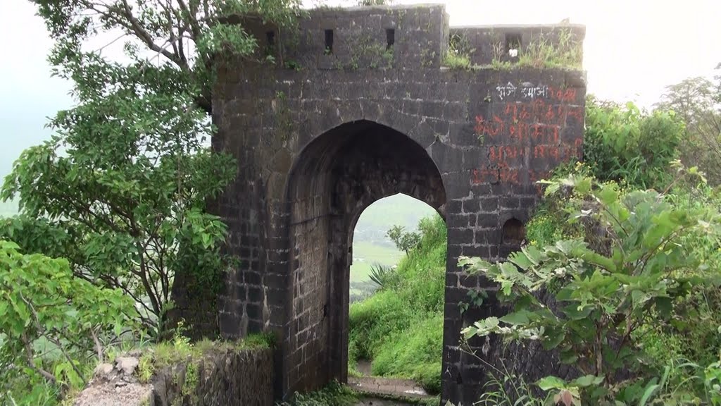 South Gate - Ajinkyatara Fort, Satara.....https://www.youtube.com/watch?v=ApW7b9ps474, Сатара