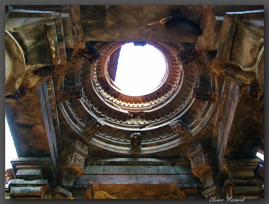 Le cupole di Bijapur - India, Тана