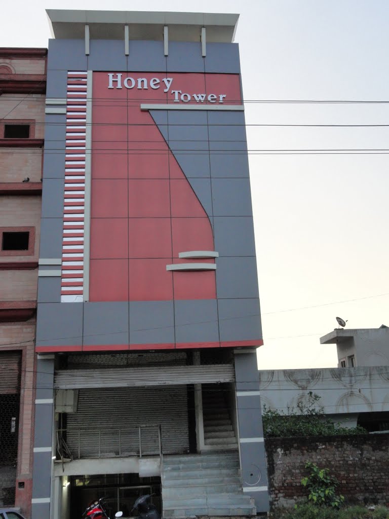 Honey Tower, Батала