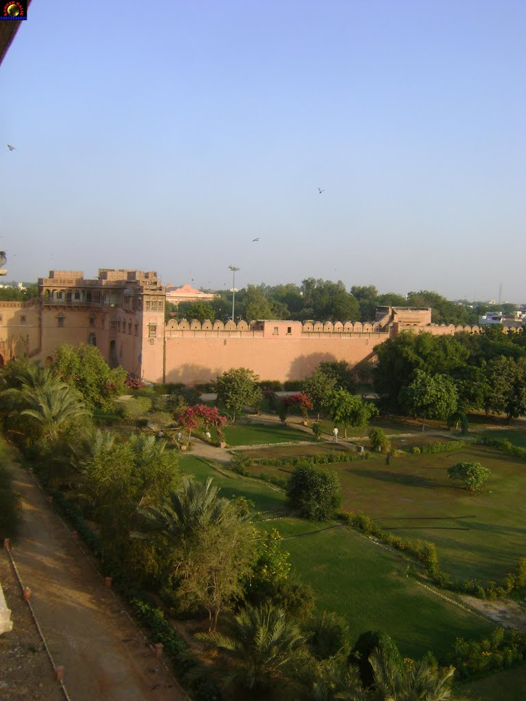 Junagarh Fort (Rajasthani: जुनाग्द क़िला) is a fort in the city of Bikaner, Rajasthan, India., Биканер