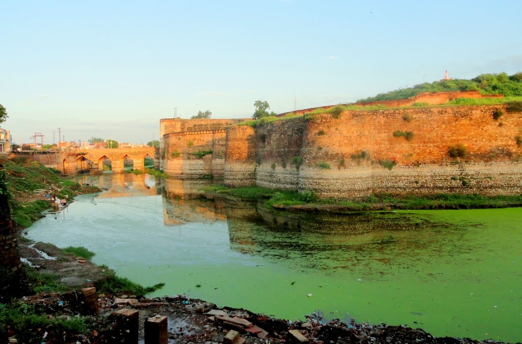 Lohagarh Fort has 34 Bastons for putting Canons, Бхаратпур