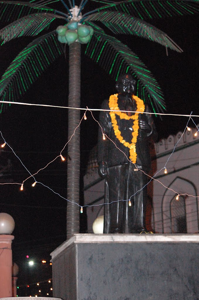 DPAK MALHOTRA, Statue near Bhilwara Railway Station, Bhilwara 311001, Rajasthan, Bharat, Бхилвара