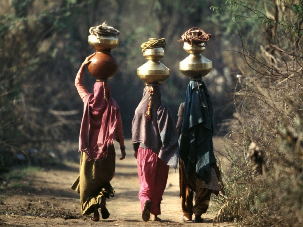Femmes revenant du puits .fg, Фатехгарх