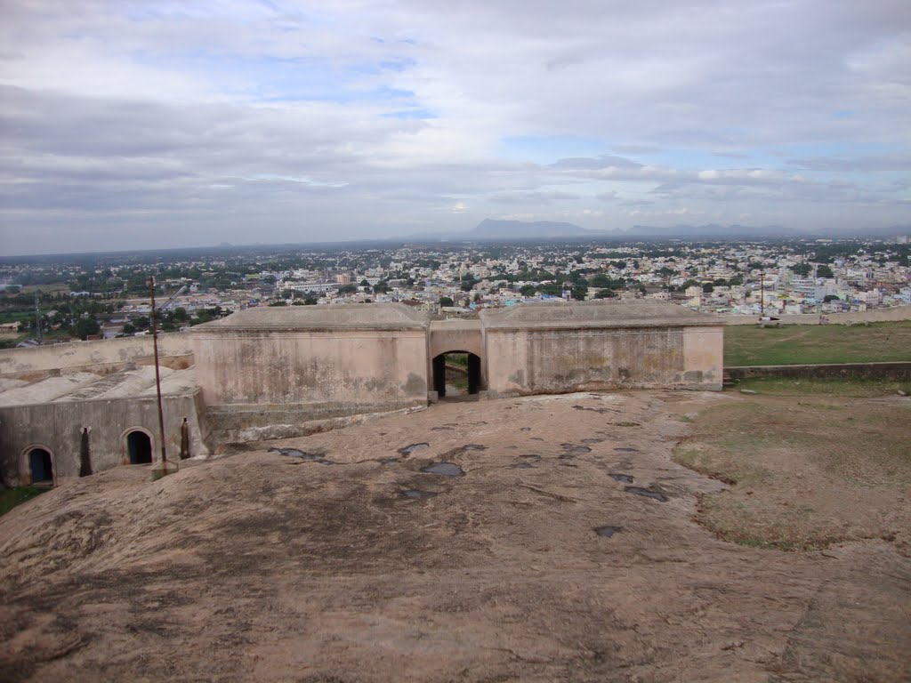 DSC04231 திண்டுக்கல்-பத்மகிரிகோட்டையிலிருந்து चट्टान किला யிலிருந்து வடகிழக்கில் view from Dhindukkal PadmagiriKottai07, Диндигул