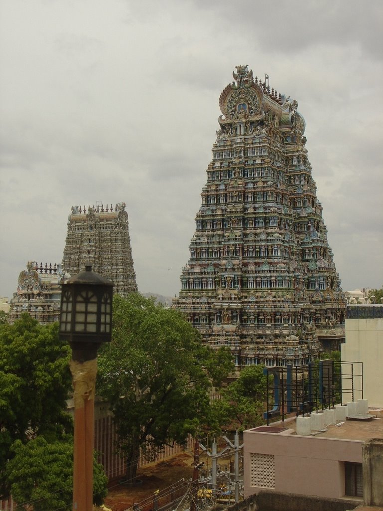 Meenakshi Amman temple -  view from the other side of N Chitral St, Мадурай