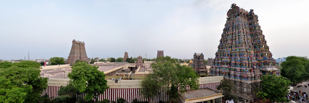 Panoramic view of  the Meenakshi Sundareswarar Temple. Madurai, India., Мадурай