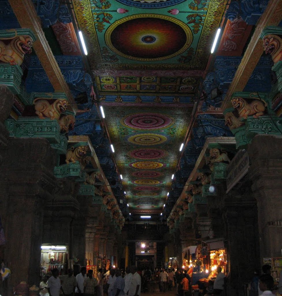 View of corridor at night Madhurai, Мадурай