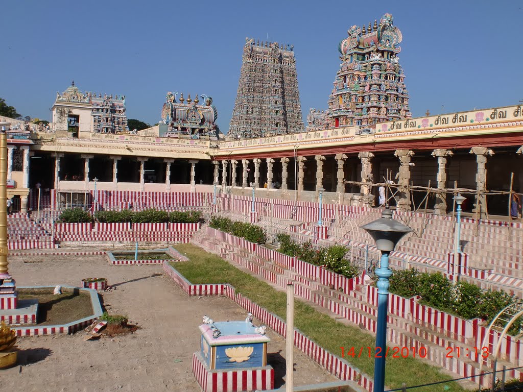 in side Meenakshi temple  (Ramareddy Vogireddy), Мадурай