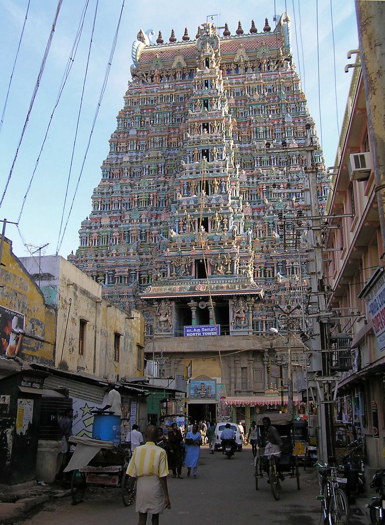 Backstreet confusion by the Meenakshi Temple, Мадурай
