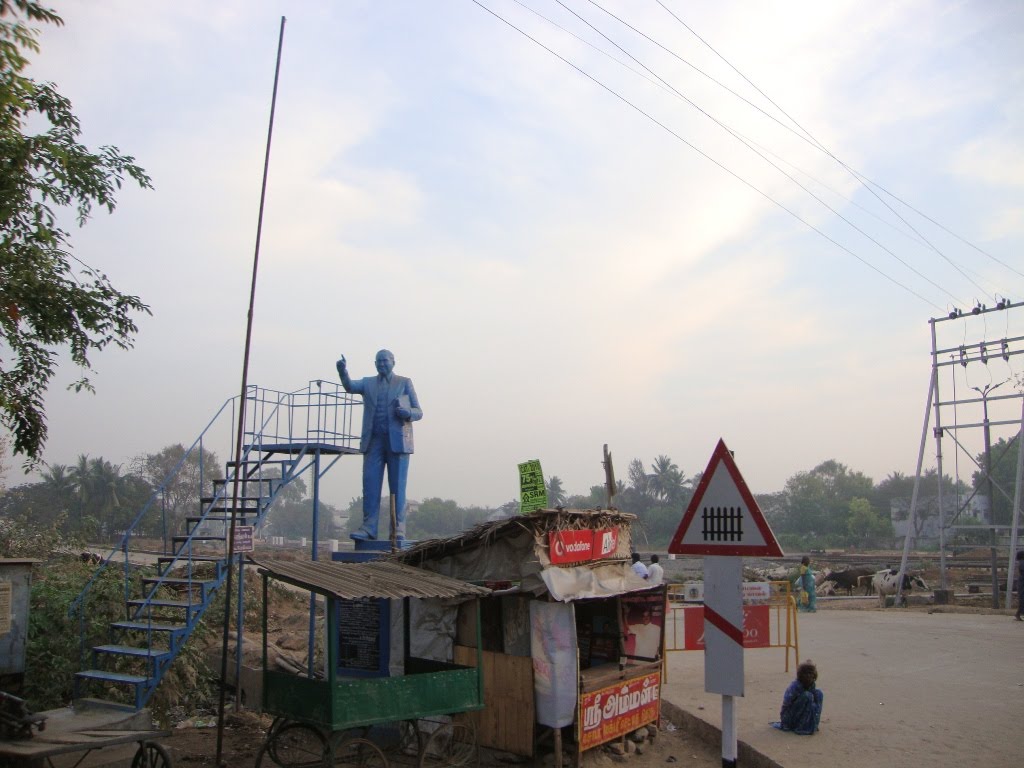 DSC08354 Ambedkar Statue near Railway Gate, Тируваннамалаи